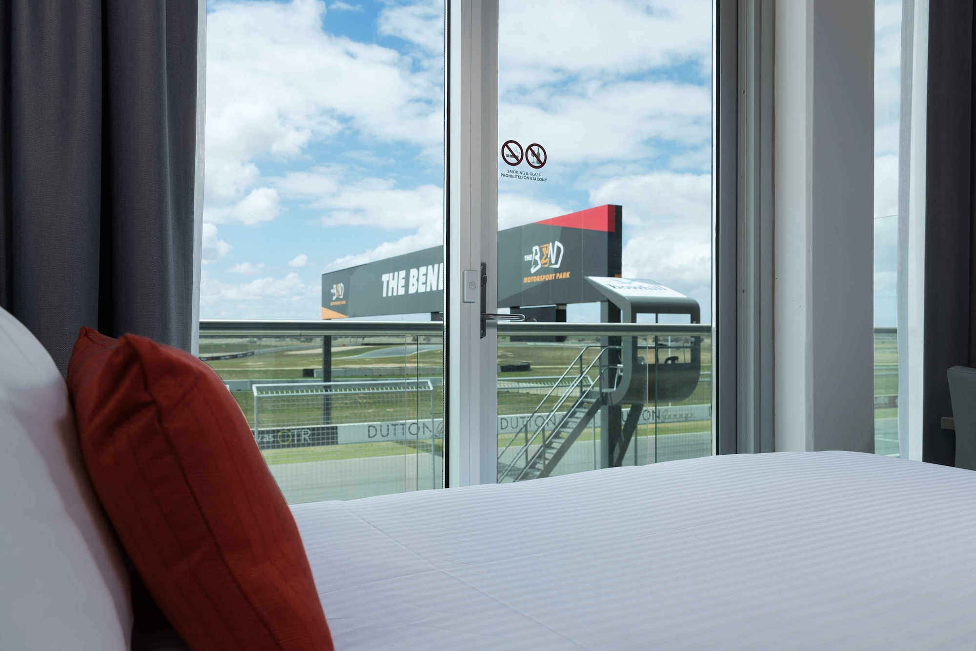 Deluxe, King Bed, Track View