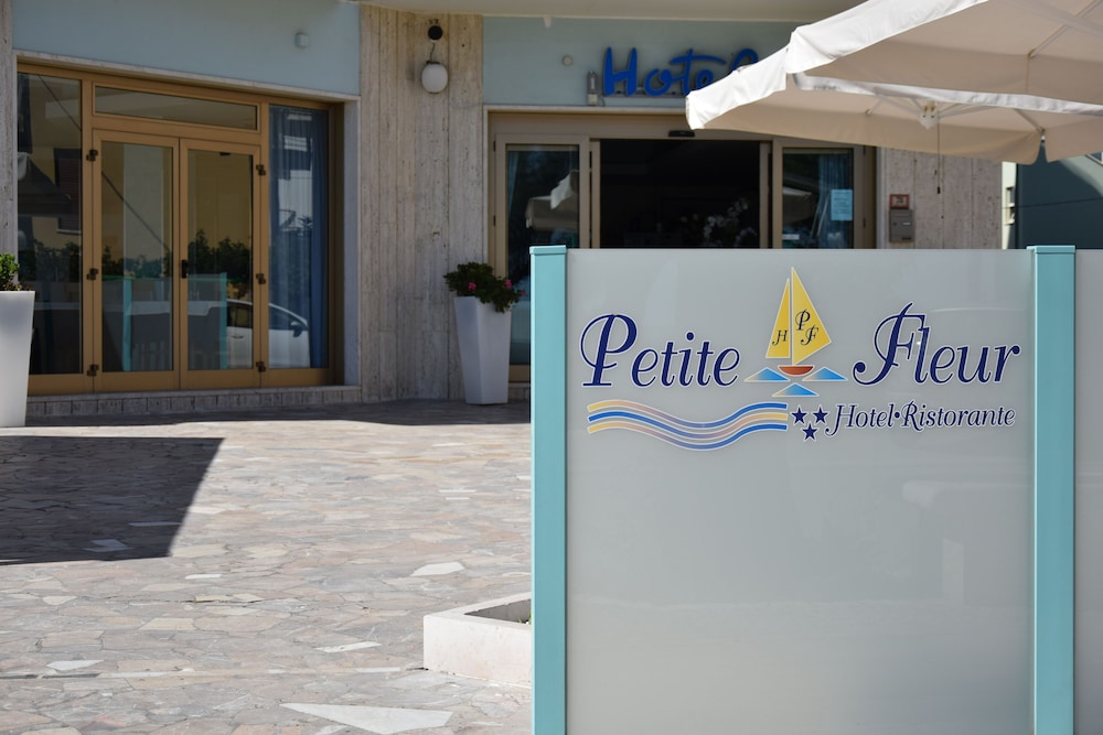 Petite Fleur 3/33