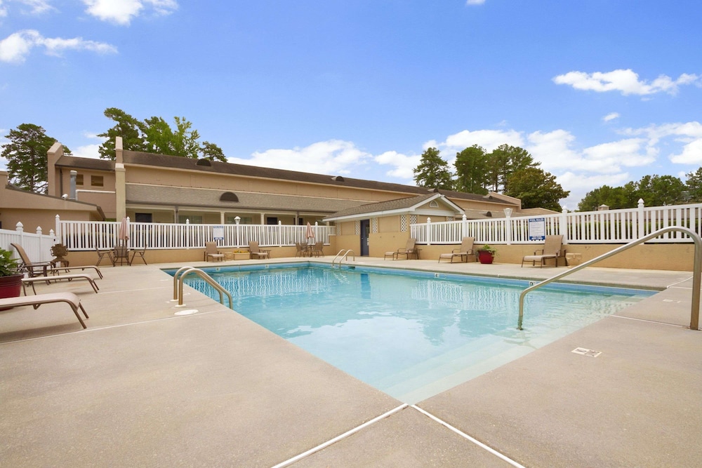 Days Inn By Wyndham Alexander City 2/20