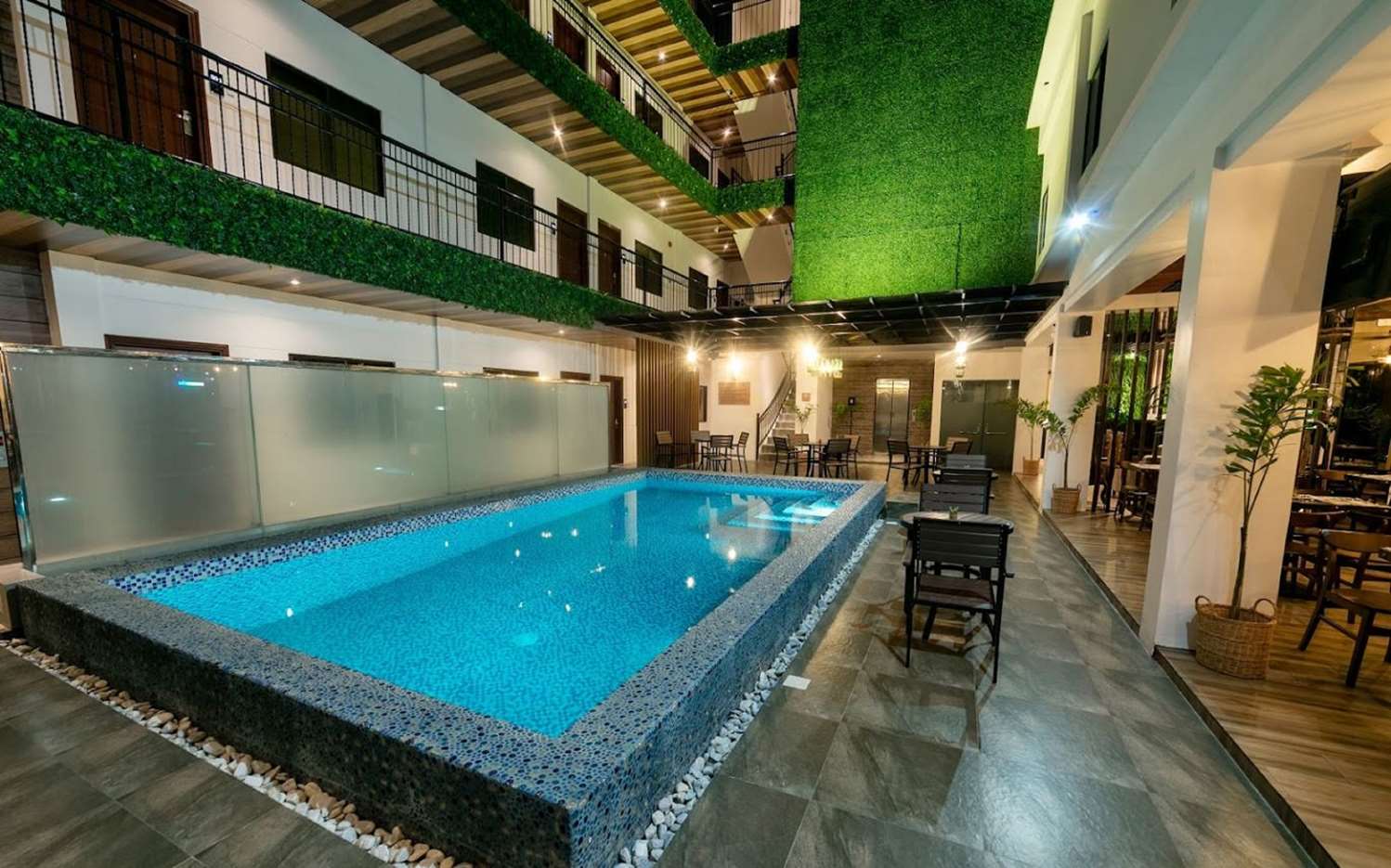 Surestay Plus Hotel By Best Western Ac Luxe Angele 12/22