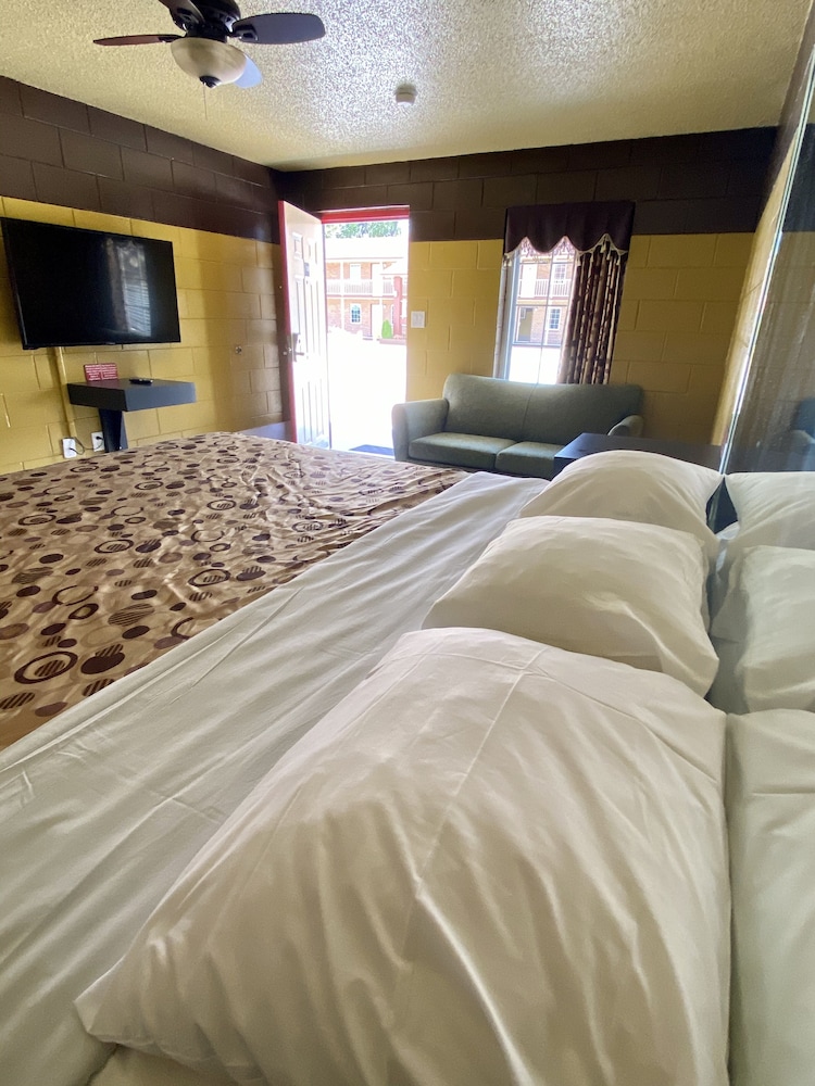 American Inn And Suites 31/47