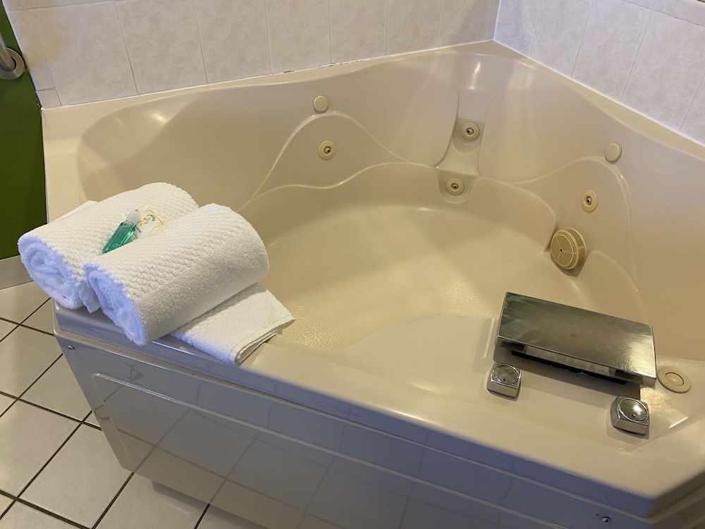 Quality Inn Bolingbrook I-55 19/47