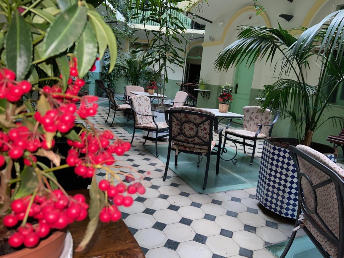 Peninsular Hotel 14/18