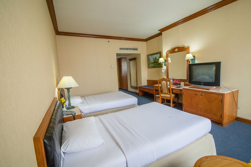 Room at Royal Benja Hotel, BANGKOK