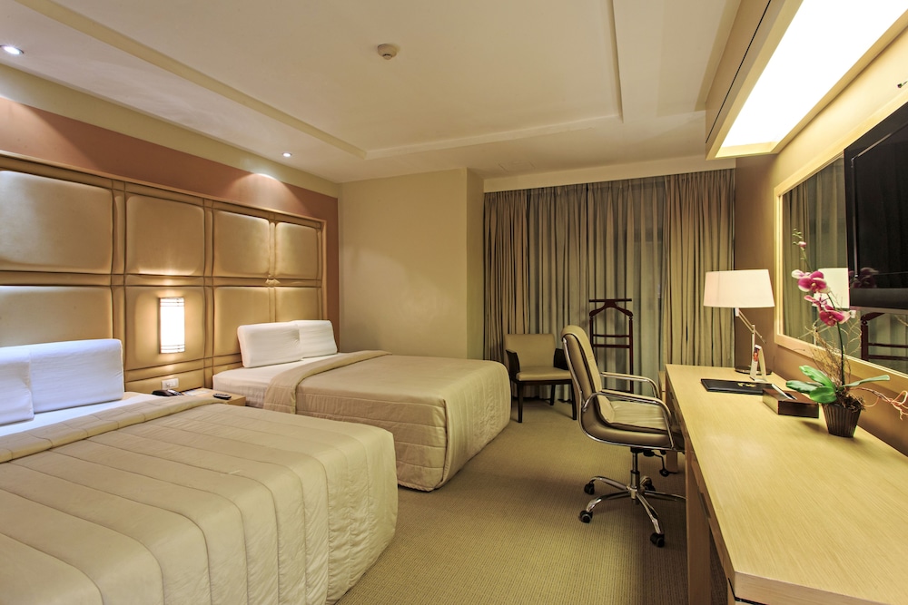 Cebu Parklane International Hotel 10/50
