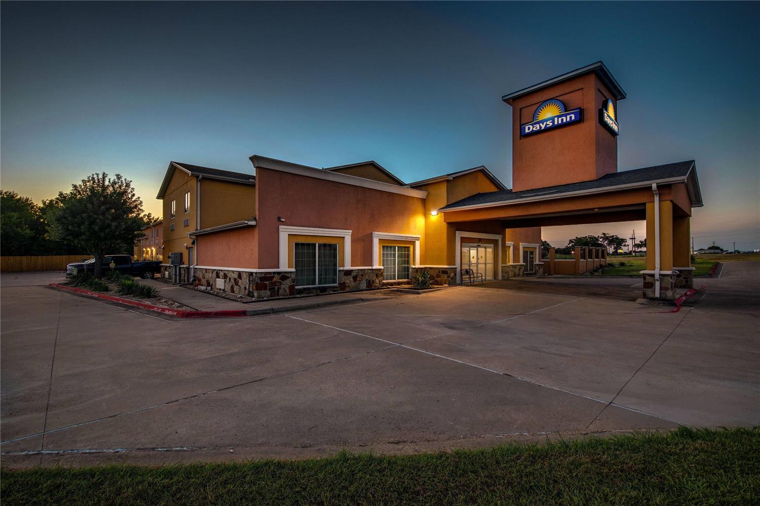 Days Inn by Wyndham Rockdale Texas 11/16