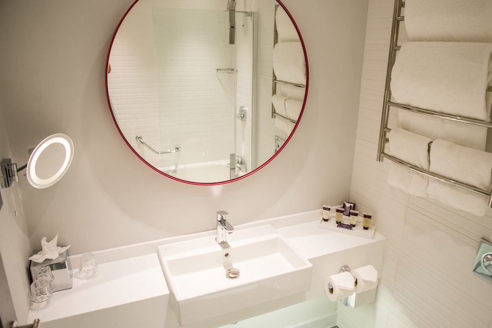 Premier, Suite, King Bed, Cottons Hotel And Spa 4/4