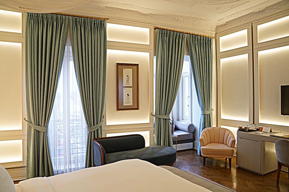 Mr. Cas Hotels 50/67