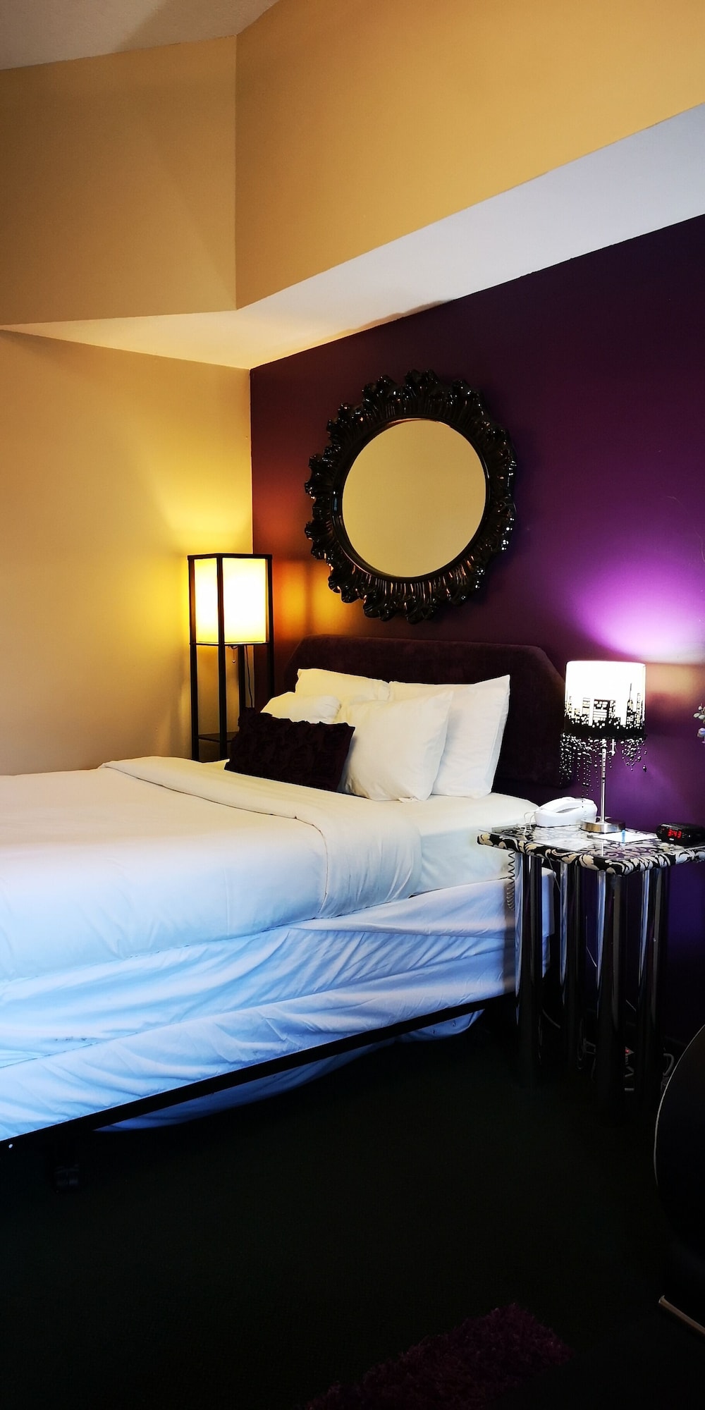 WHITE, QUEEN BED