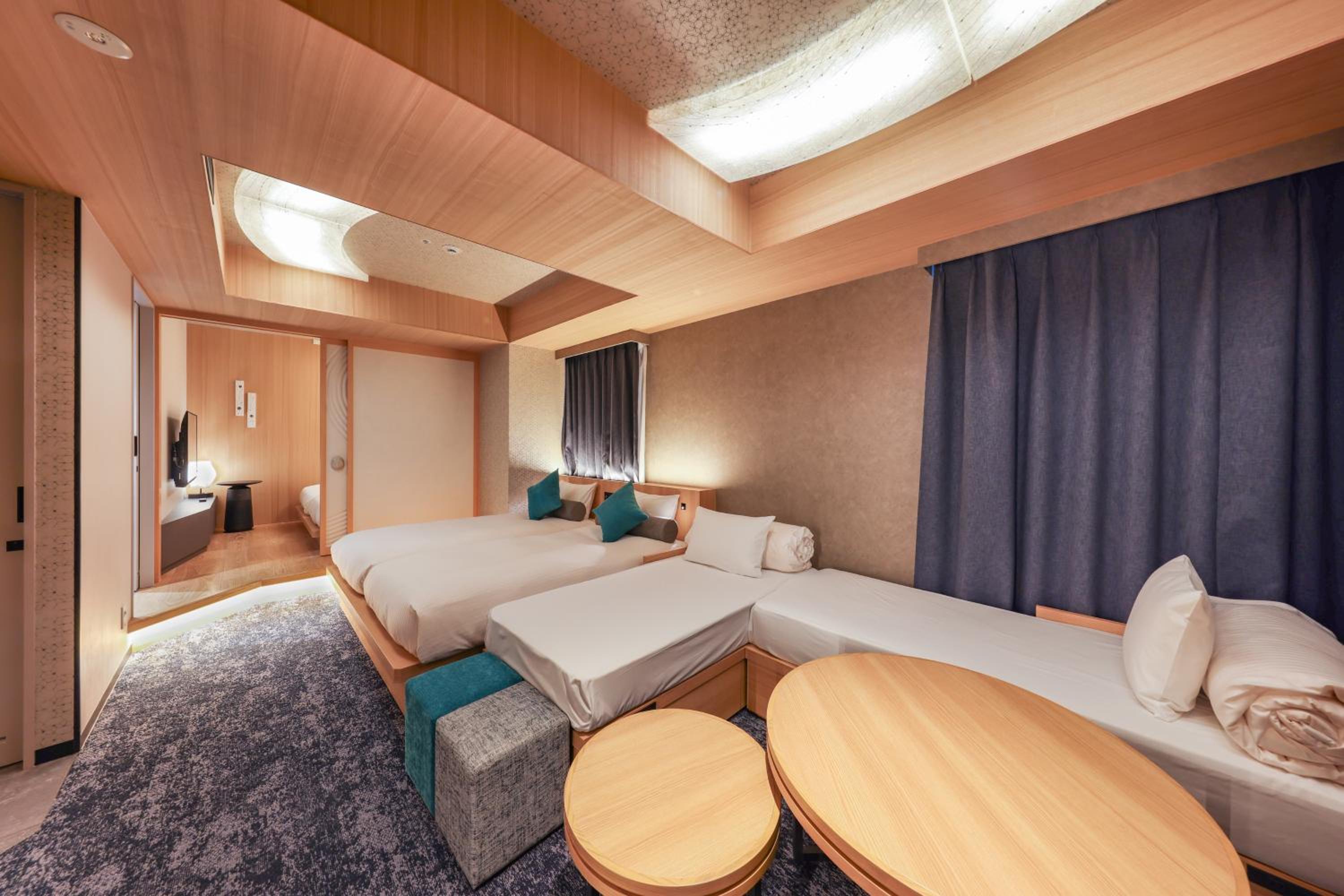 Deluxe, Quadruple, 2 Sofa, Hotel Keihan Tenmabashiekimae 4/8