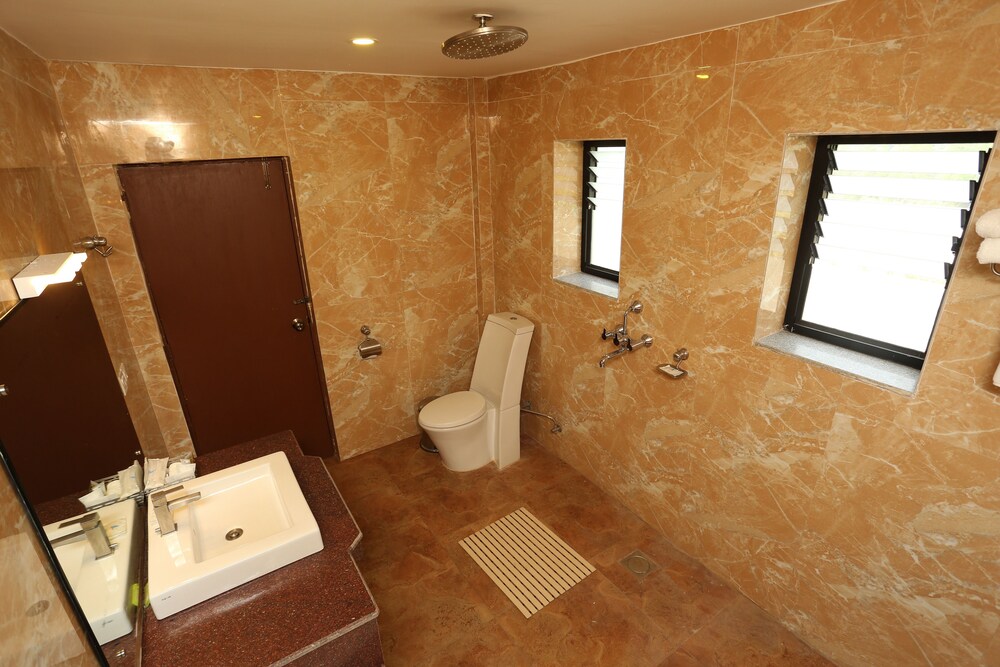 Dahlia Boutique Hotel 50/50