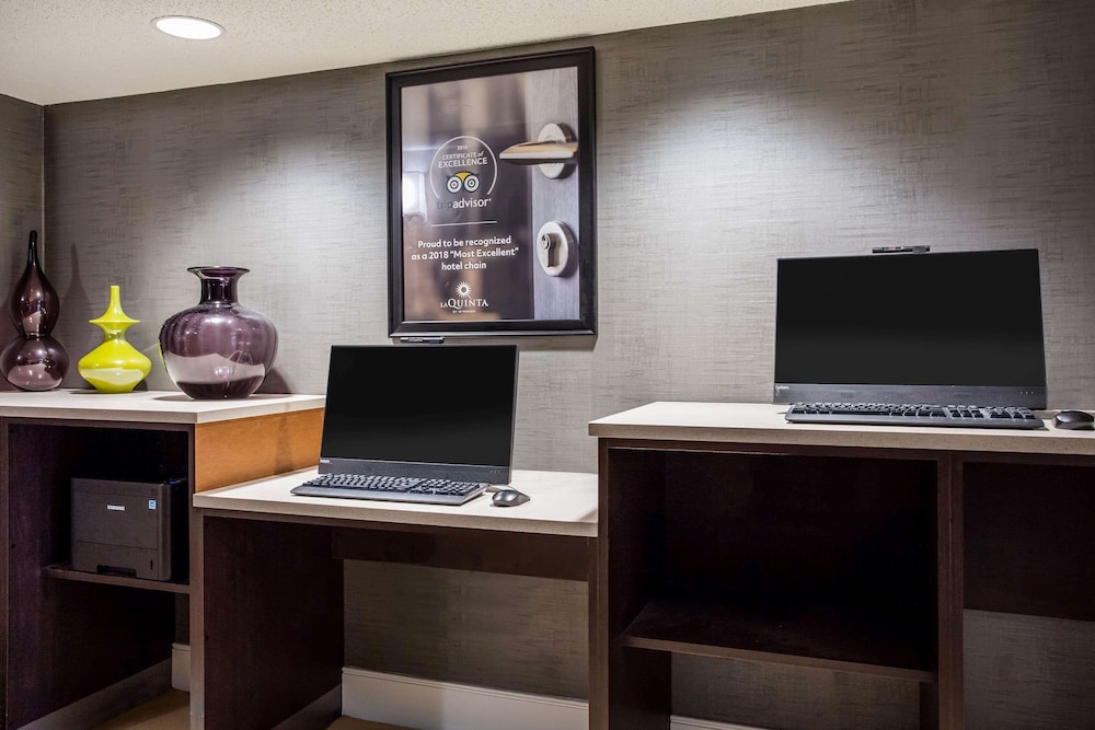 La Quinta Inn & Suites by Wyndham Virginia Beach 40/46