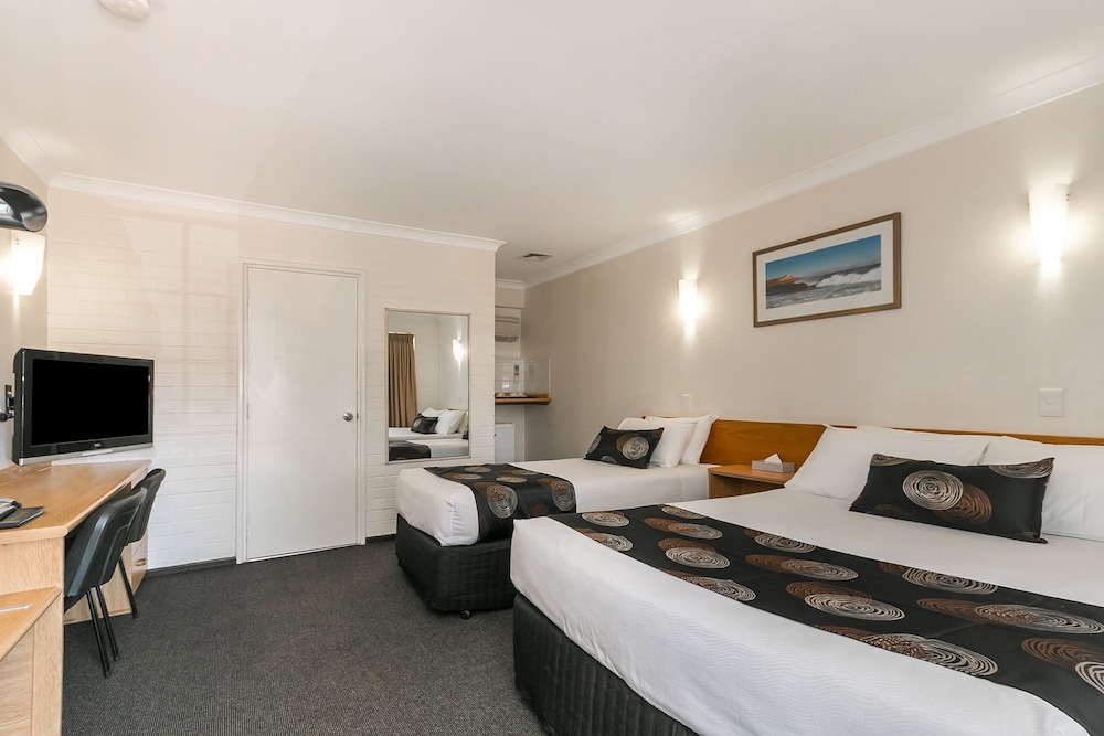 FLAG MOTOR LODGE 25/57