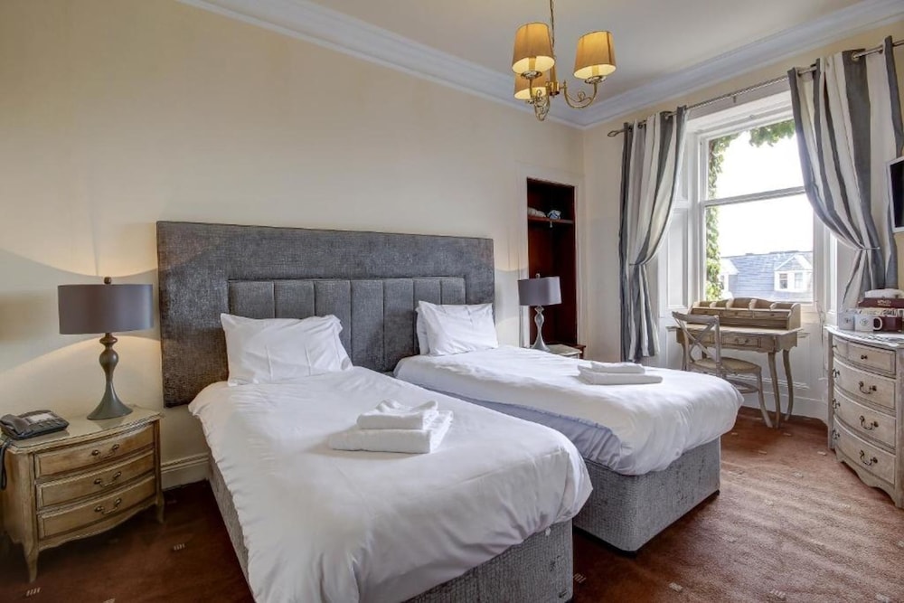 Bayswell Hotel And Restaurant 11/50