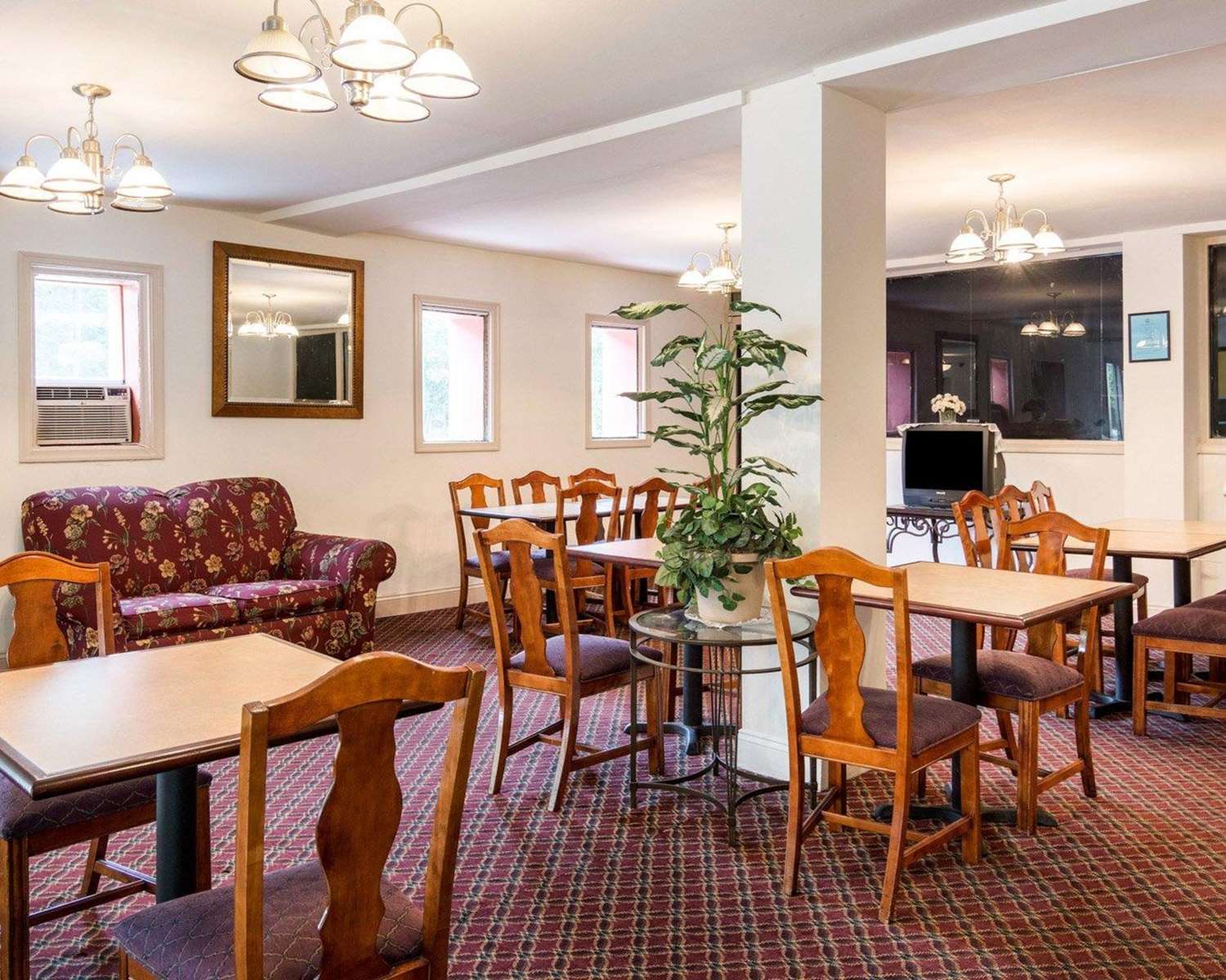 Econo Lodge Petersburg - Fort Lee 7/10