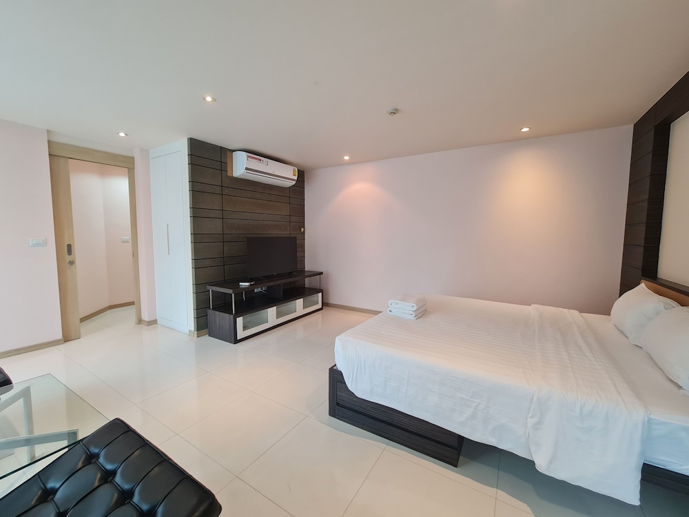 THE BAYCLIFF RESIDENCES 12/50