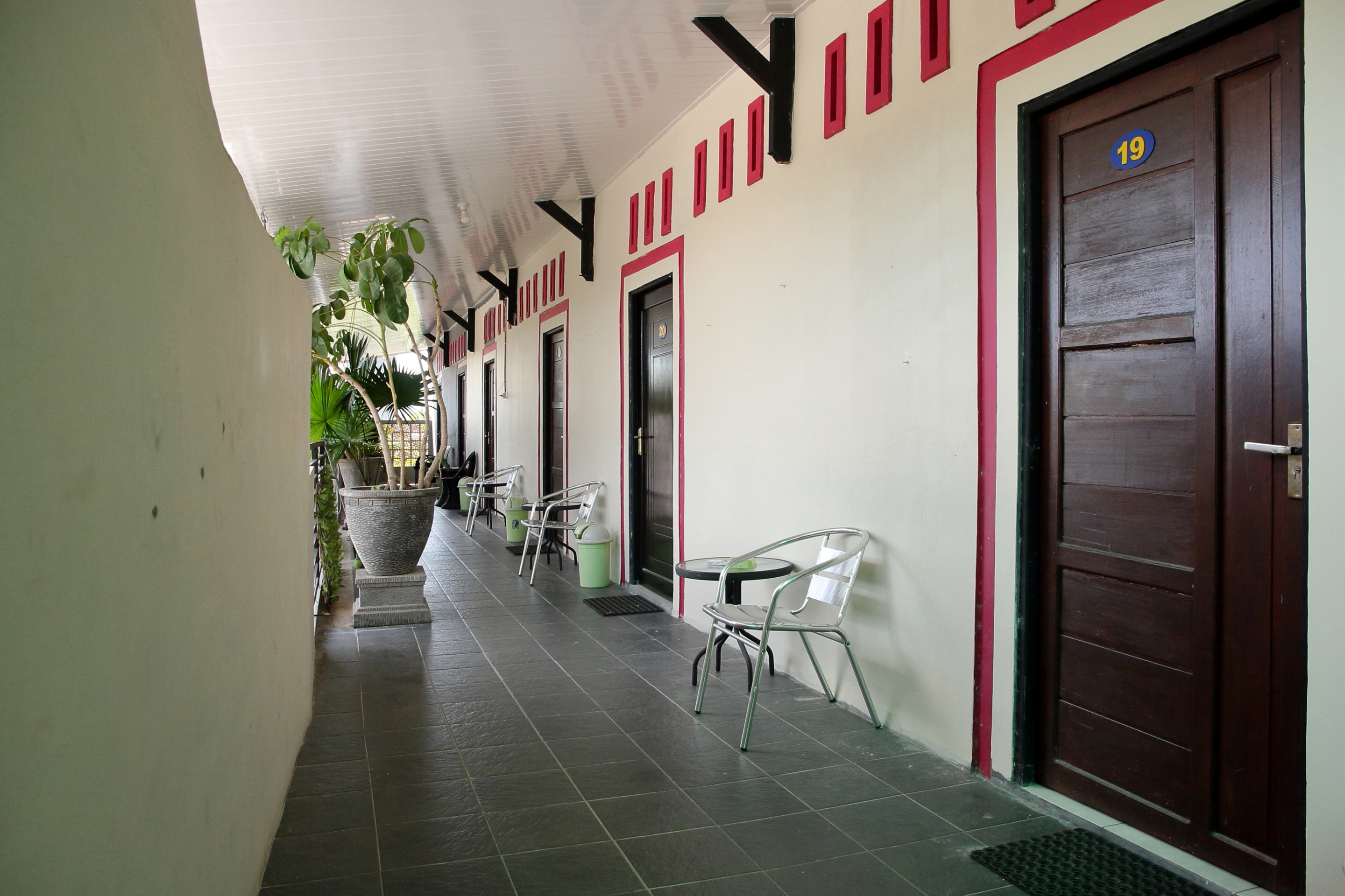 OYO 933 Wisma Malawen 30/33