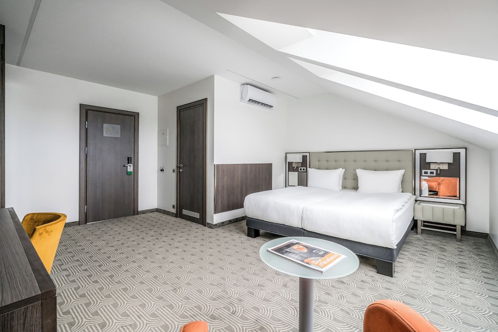Congress Hotel 16/49