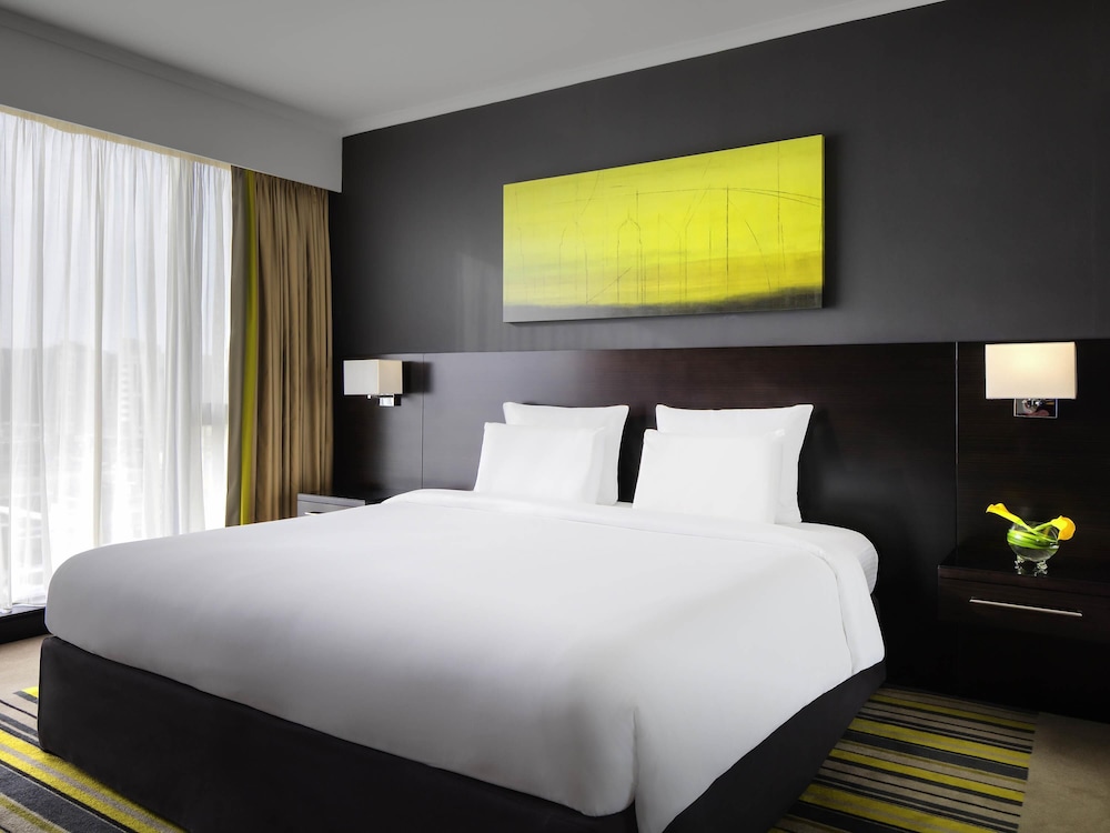 JUNIOR SUITE, KING BED, SOFA