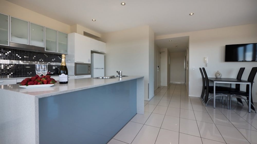 THE CHERMSIDE APARTMENTS 12/57