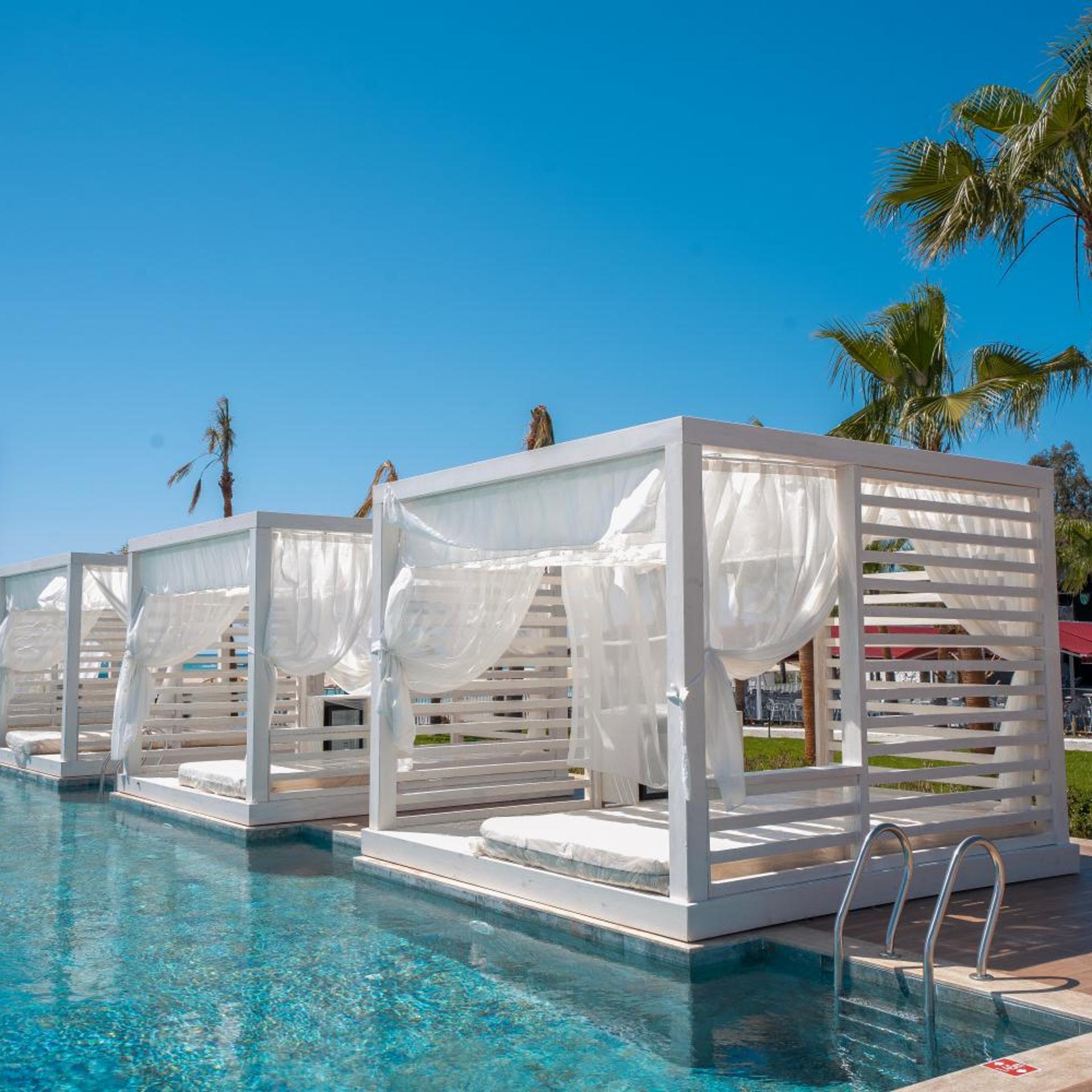 Meridia Beach Hotel 24/51