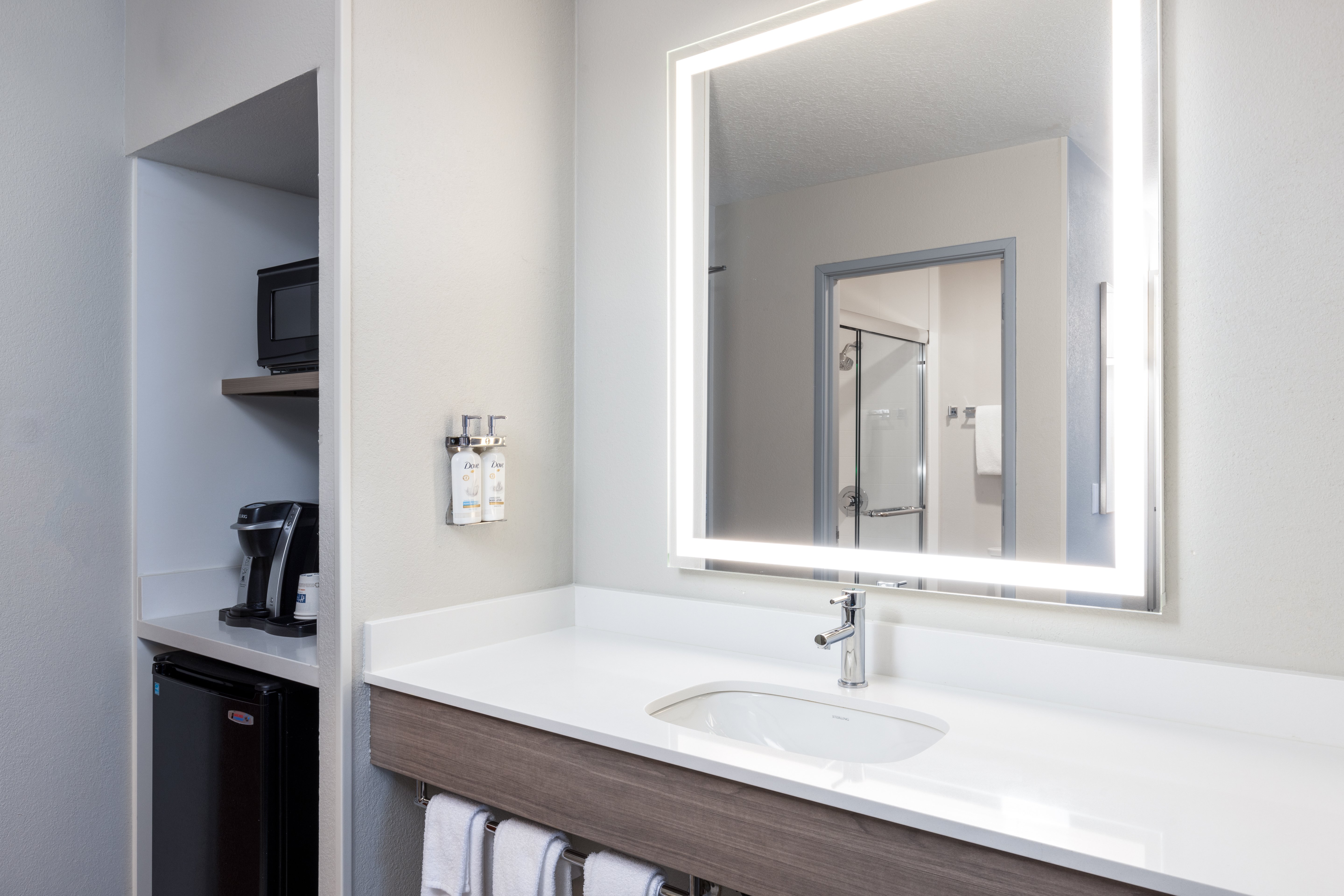 Room, 2 Queen Beds, Holiday Inn Express Portland South - Lake Oswego 3/3
