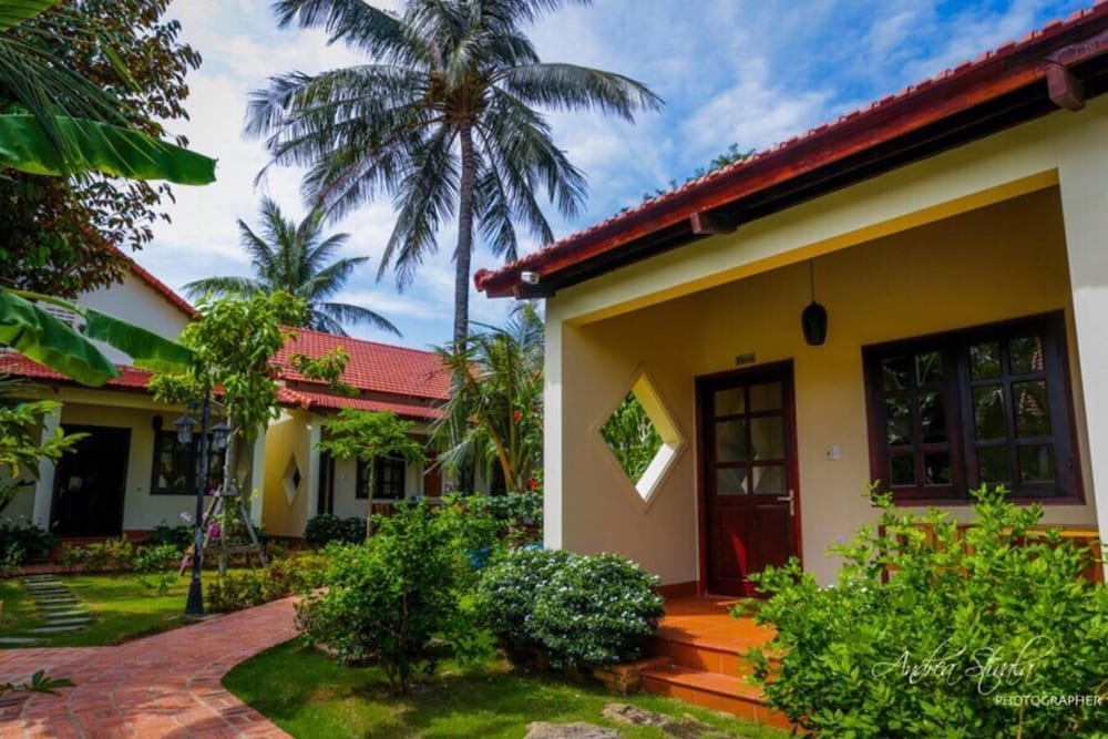 Hula Hula Beachfront Phu Quoc 4/73