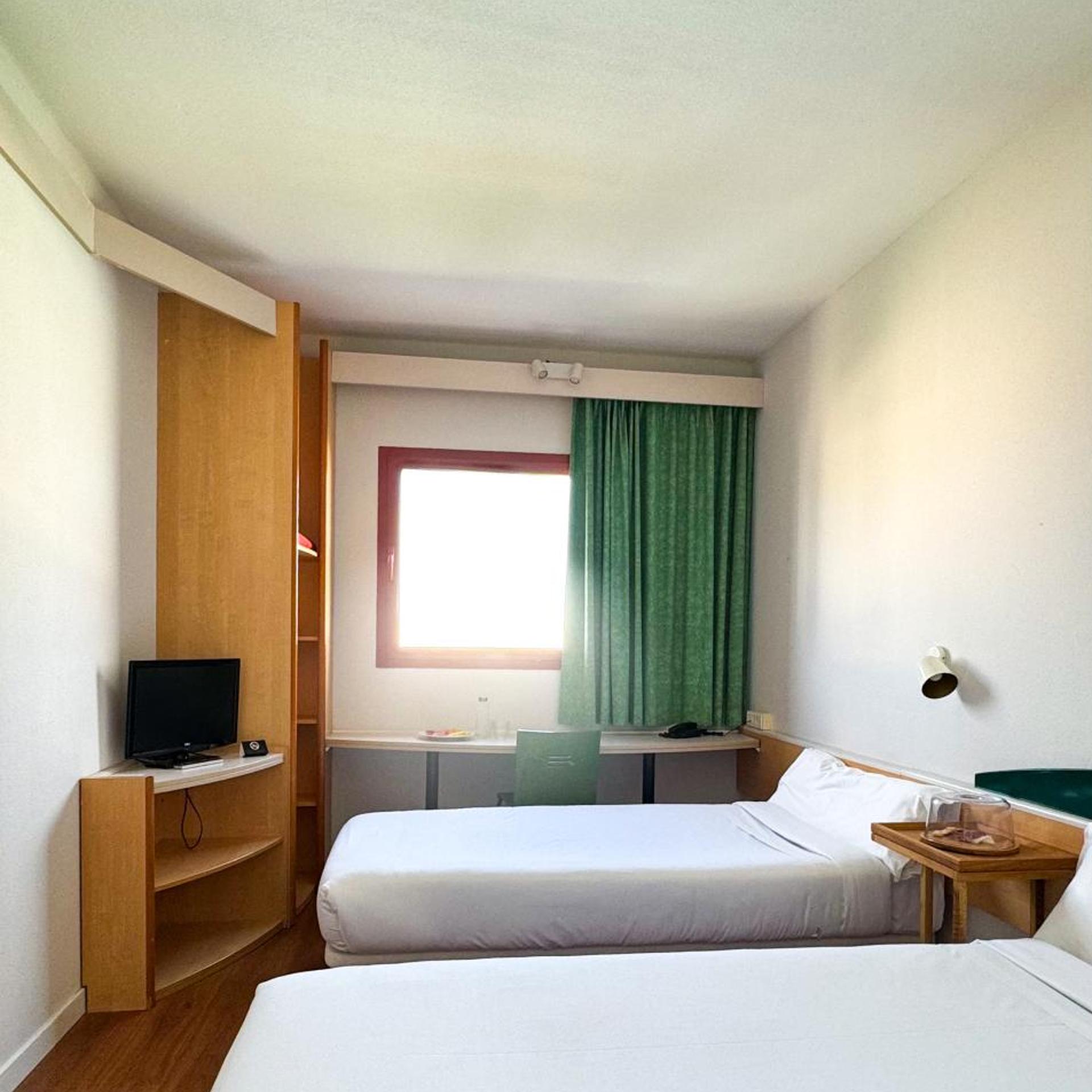 Iris Hotel 7/59