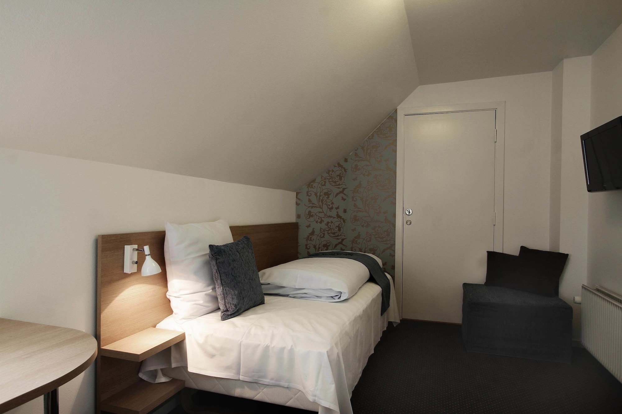 STANDARD, SINGLE, SINGLE BED, COURTYARD VIEW