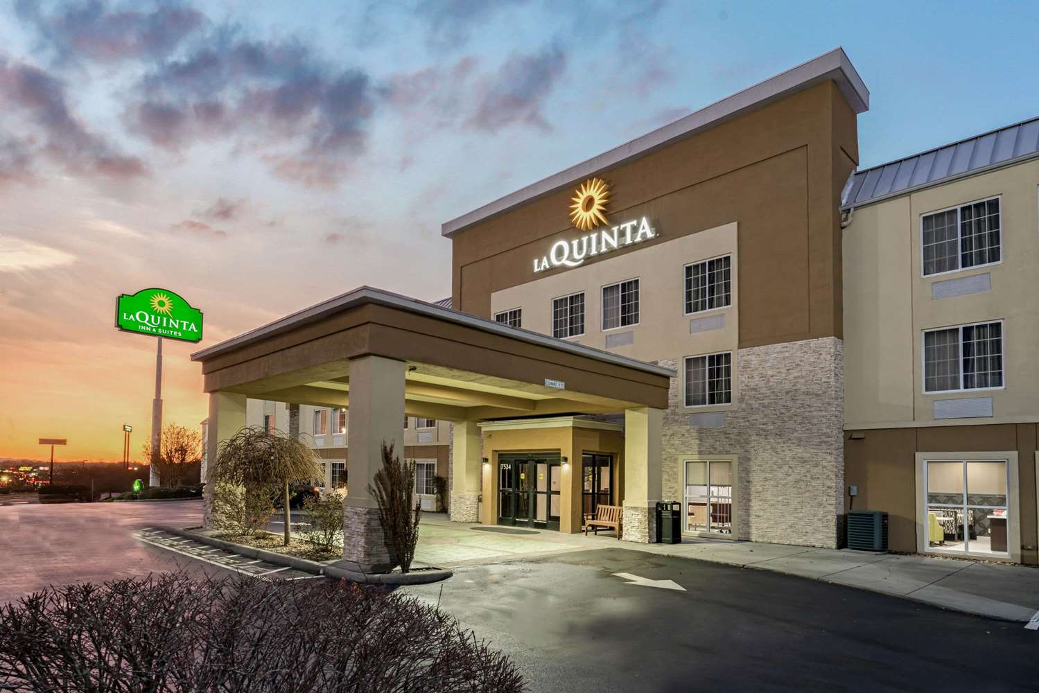La Quinta Inn & Suites by Wyndham Knoxville North I-75 55/58