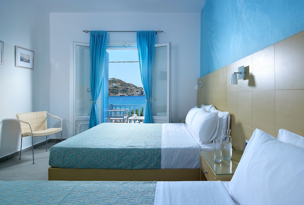 ROOM, TRIPLE, SEA VIEW