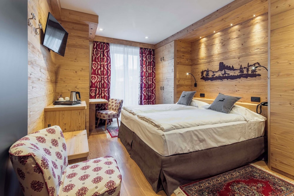 ROMANTIC, DOUBLE BED