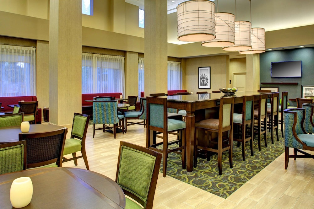 Hampton Inn & Suites Coconut Creek 36/49