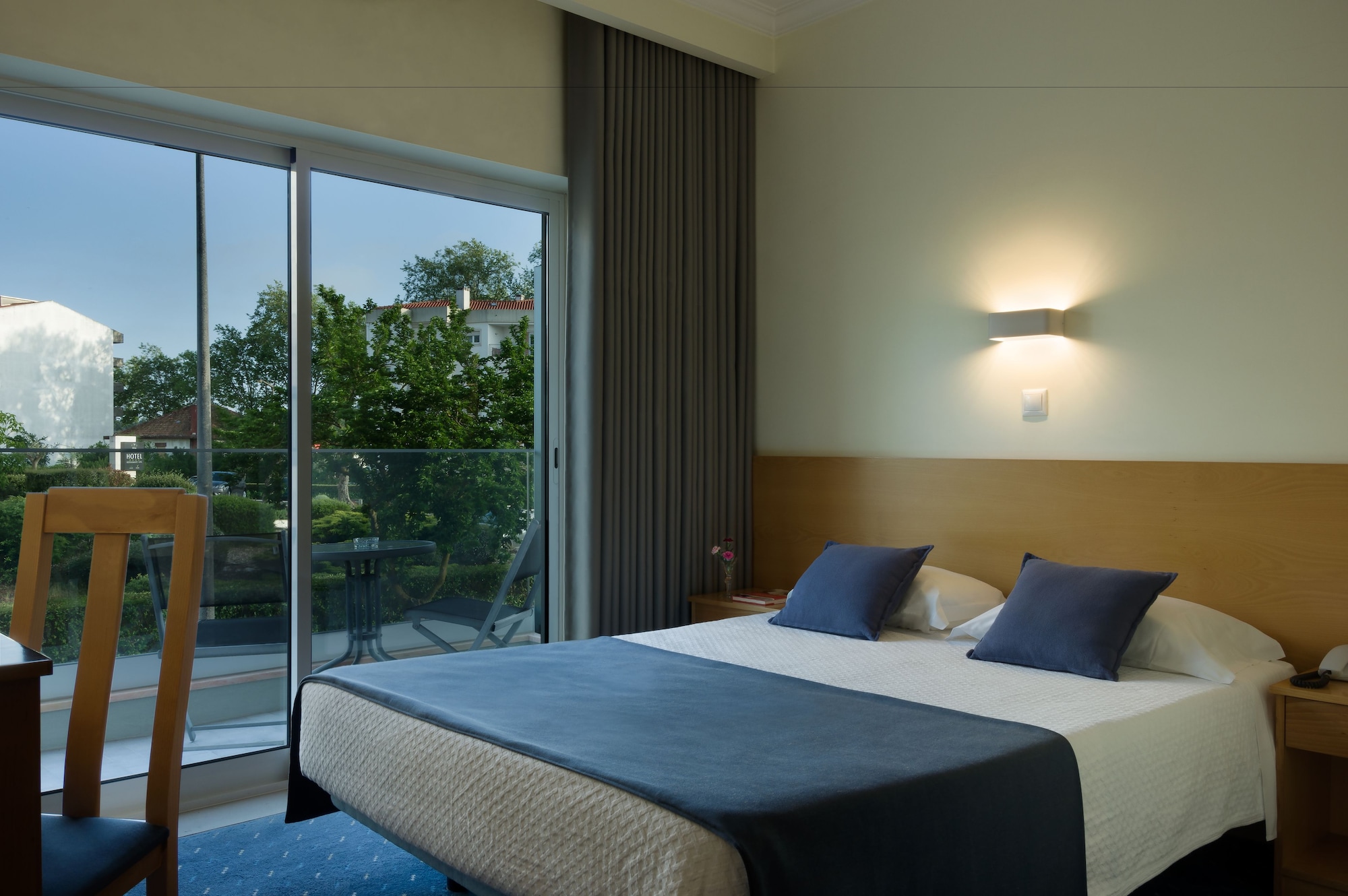 ROOM, DOUBLE BED
