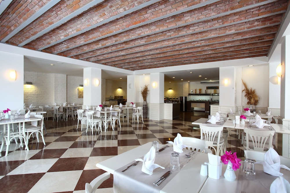 ZEYTINADA HOTEL 15/45