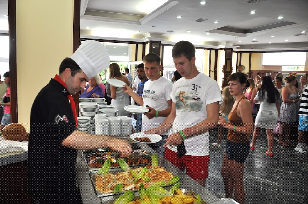 AEGEAN PARK HOTEL 30/40