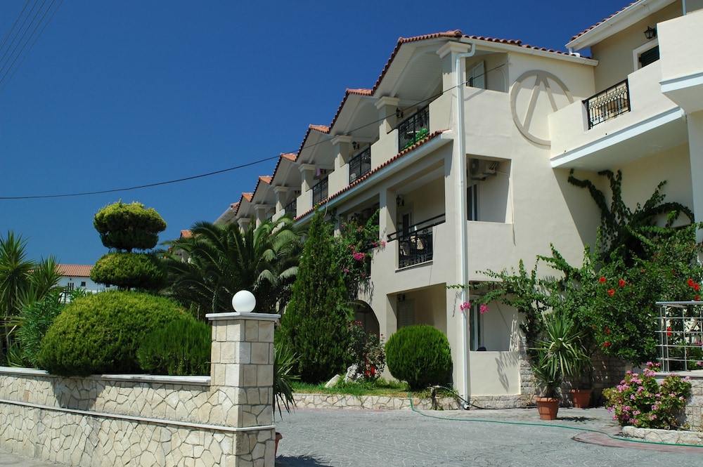 Letsos Hotel 9/75