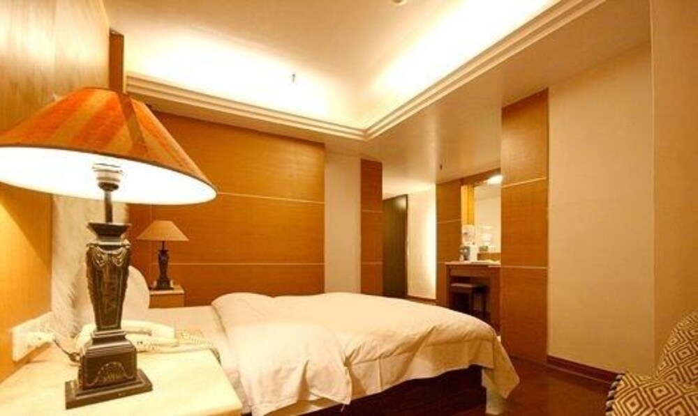 Zaw Jung Business Hotel 36/42