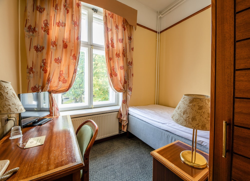 Victoria Hotel 27/49