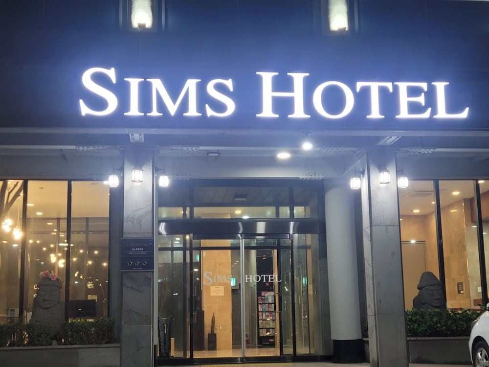 Sims Hotel 4/48