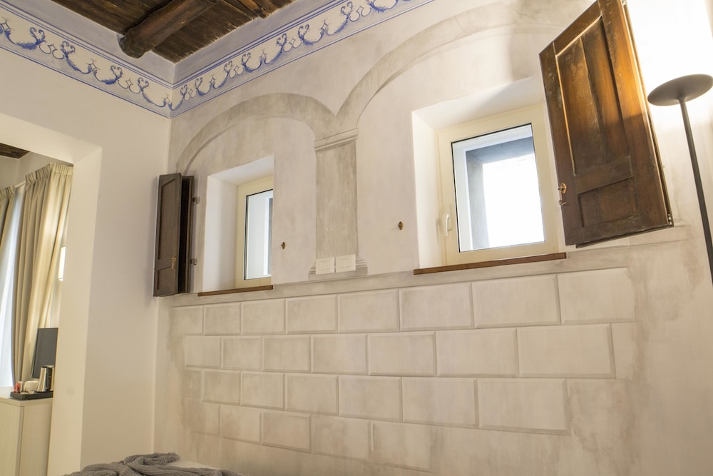Morelli Suite 50/50