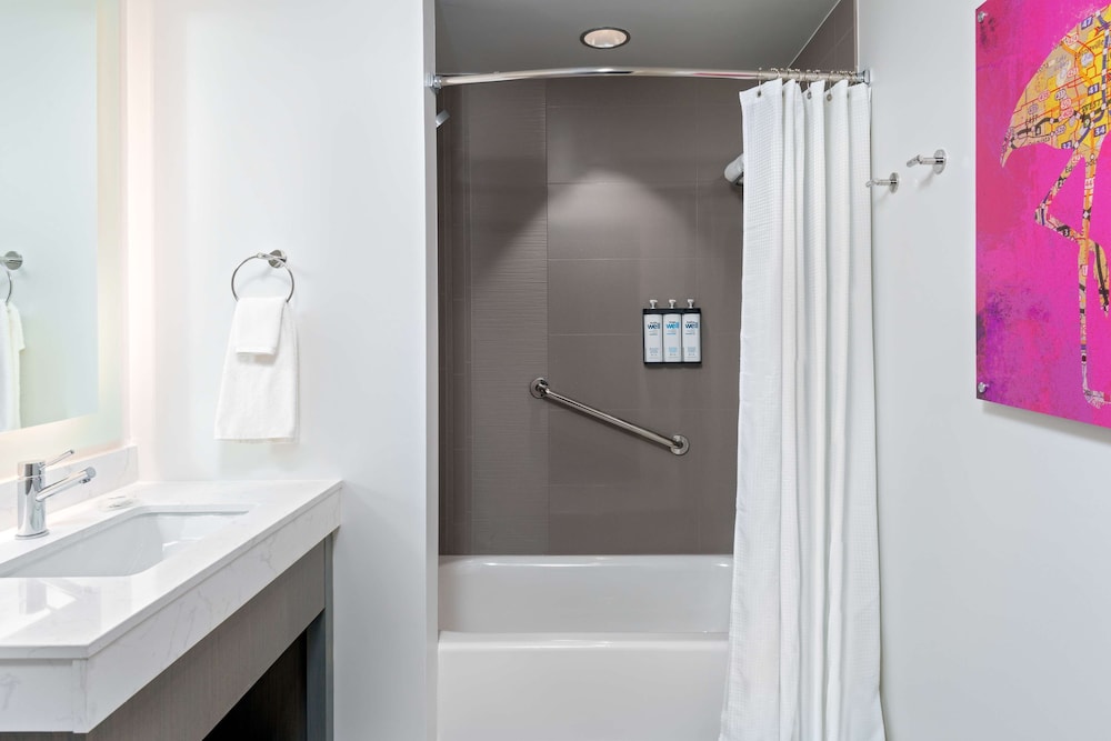 Hyatt House Orlando Airport 80/81