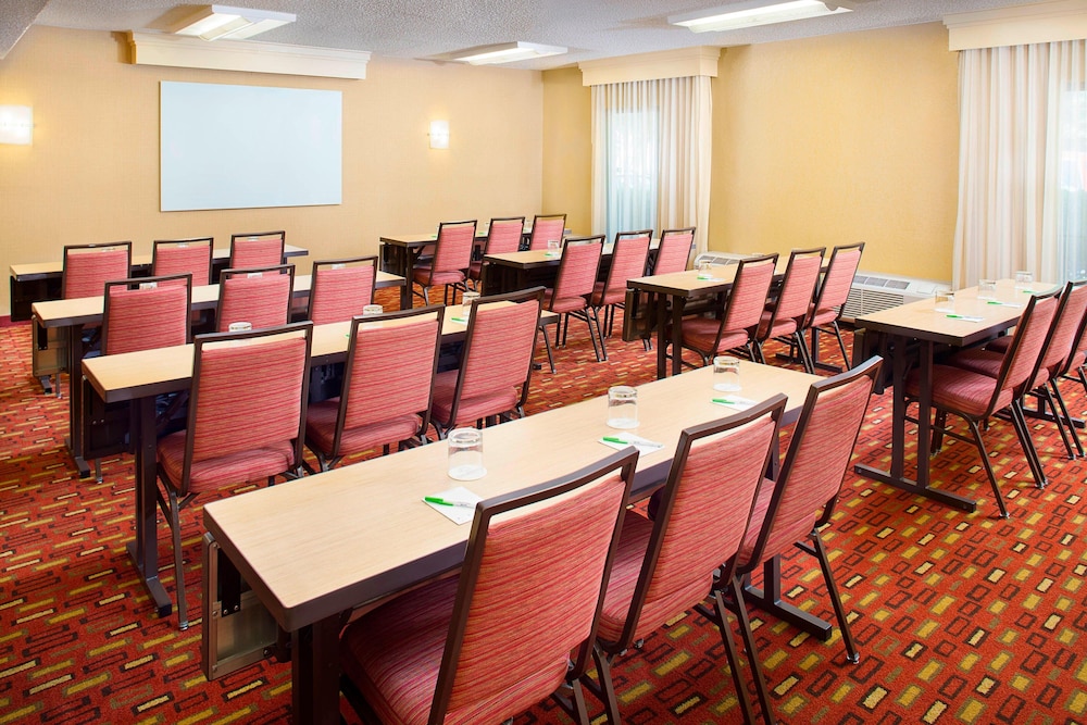 Courtyard by Marriott Birmingham Hoover 49/57