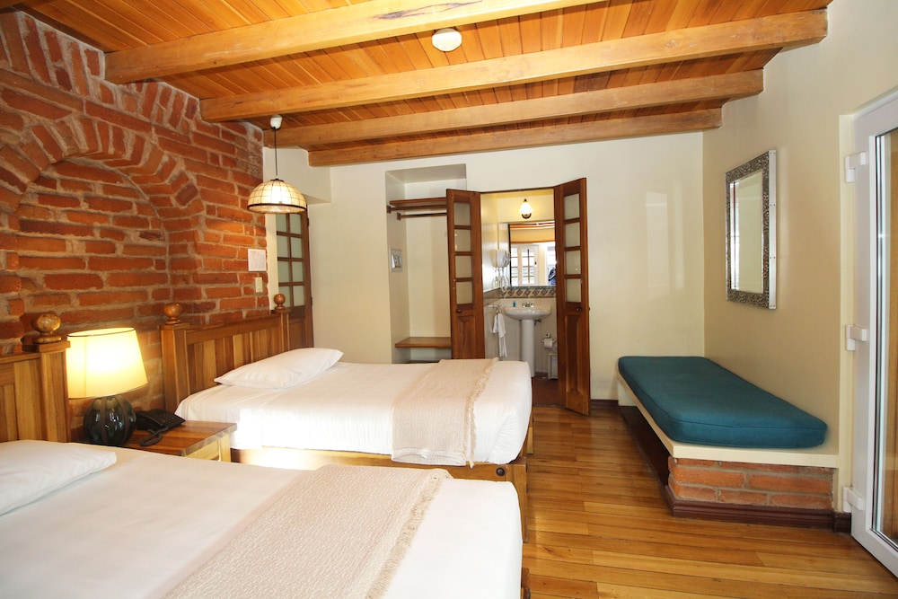 Vieja Cuba Hotel 24/60