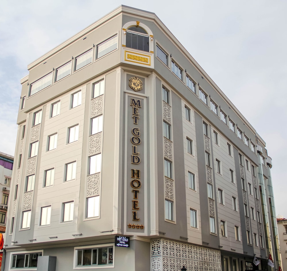 Met Gold Hotel 3/22