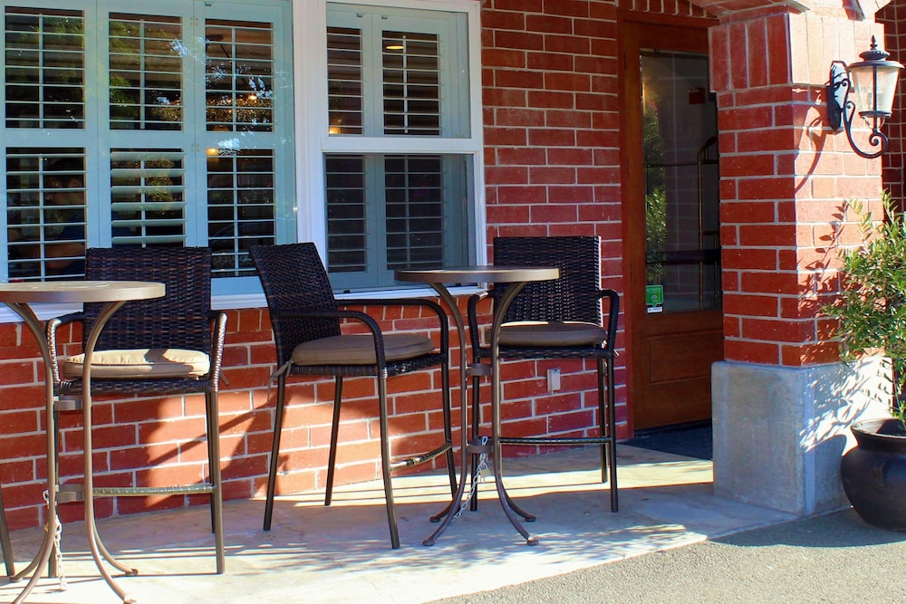 Bel Abri Napa Valley Inn 40/52