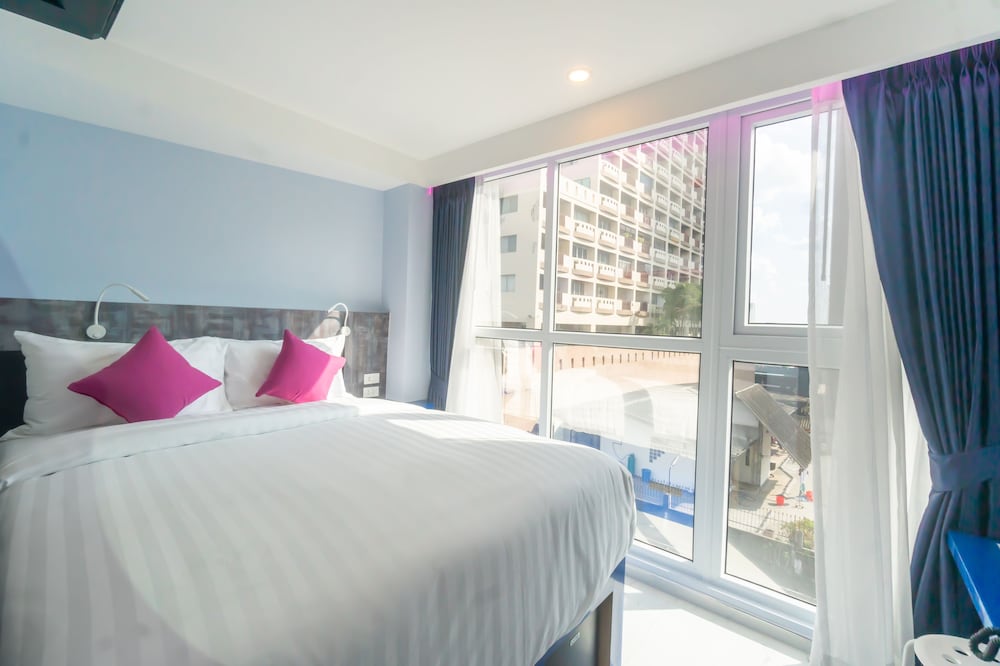 SPARK Hotel - MRT Queen Sirikit 6/16