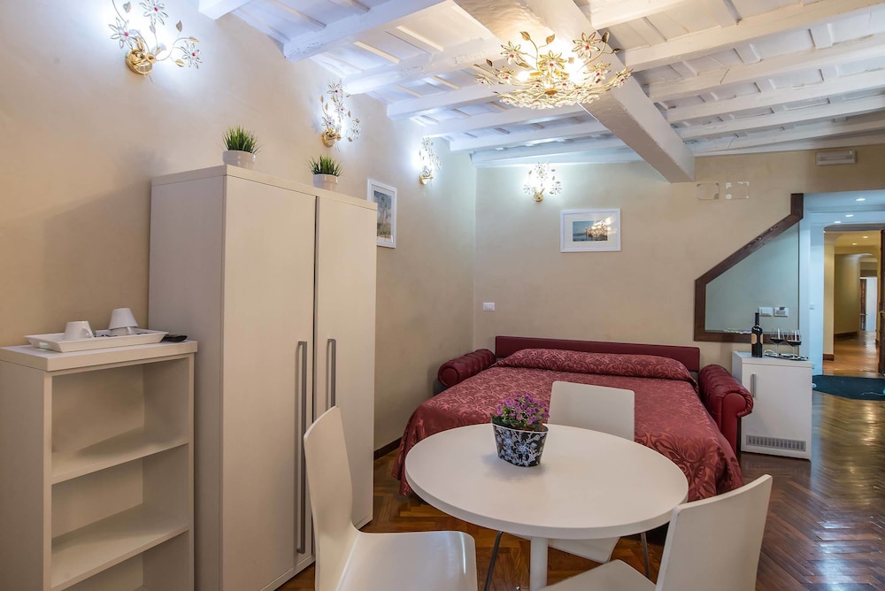 Trevi Rome Suite 35/50