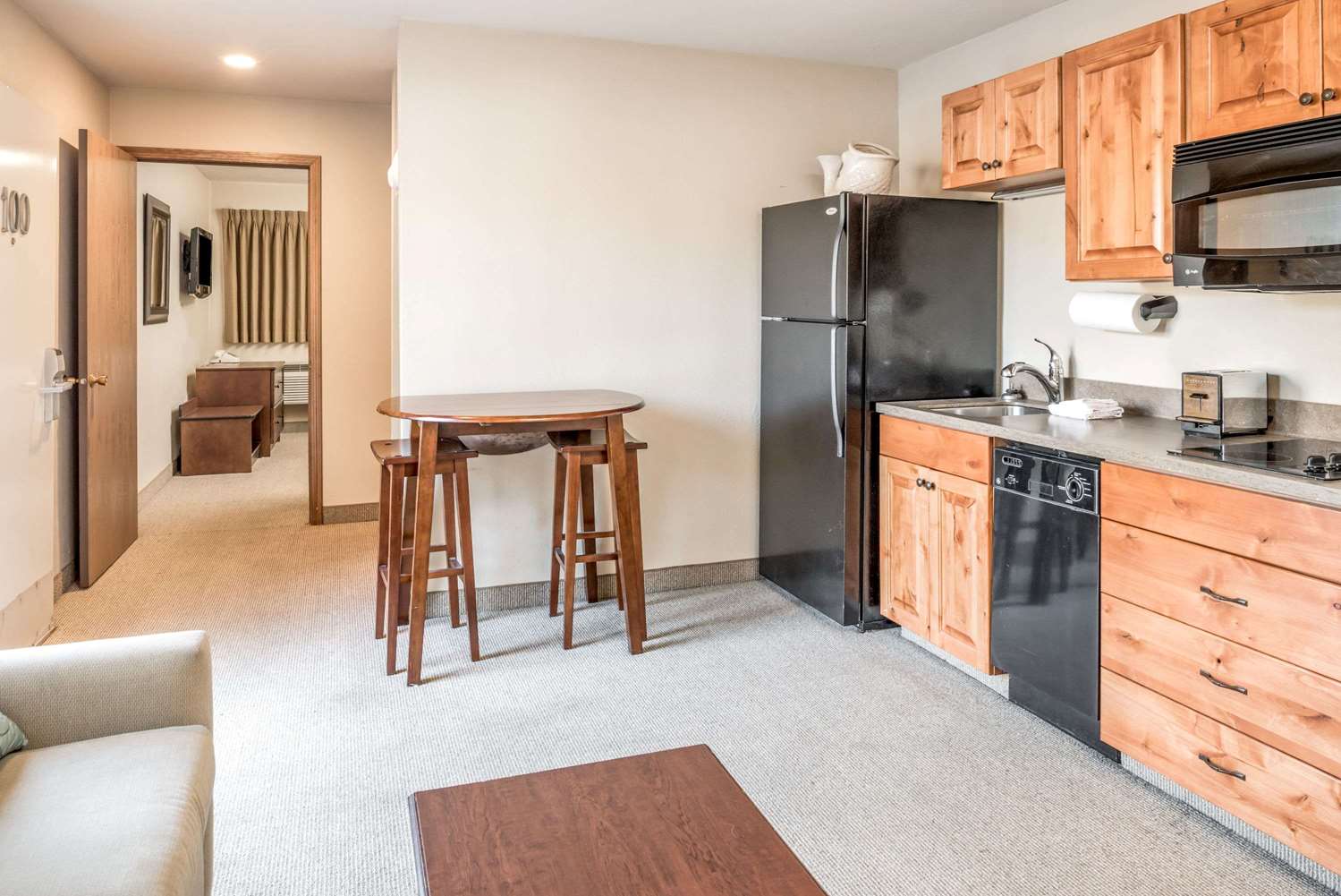 Super 8 by Wyndham St. Regis 7/30