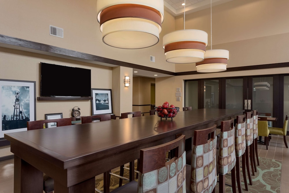 Hampton Inn & Suites Parkersburg Downtown 36/45